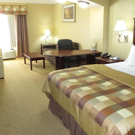 La Quinta Inn & Suites Fultondale Buitenkant foto
