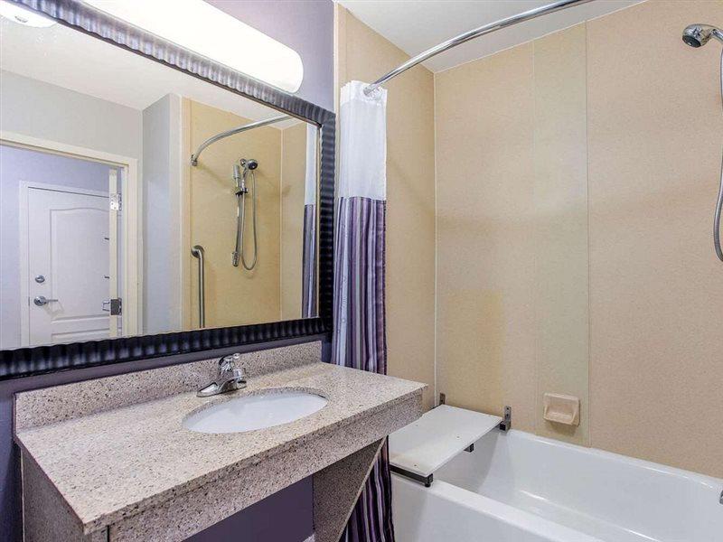 La Quinta Inn & Suites Fultondale Buitenkant foto
