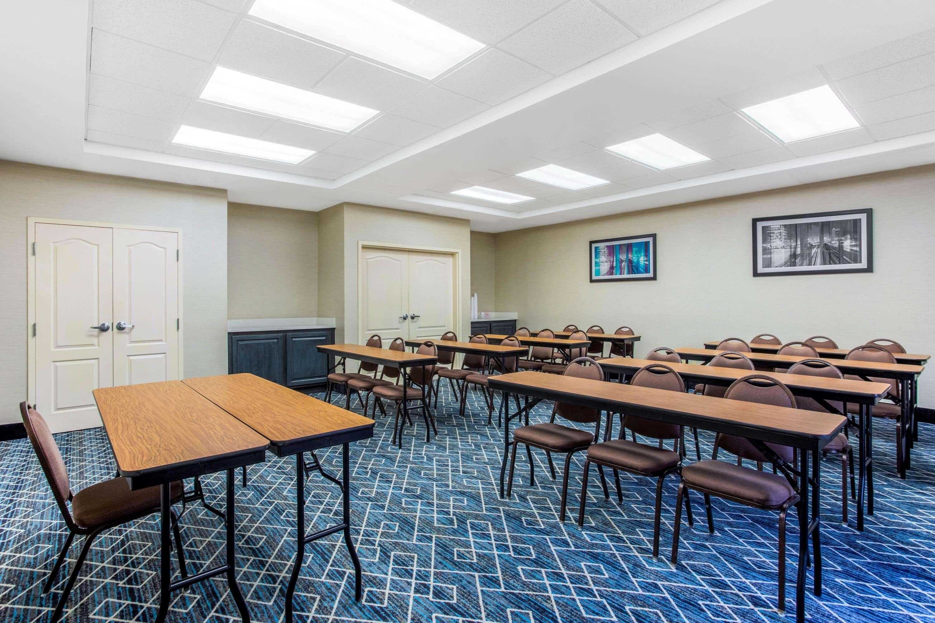 La Quinta Inn & Suites Fultondale Buitenkant foto