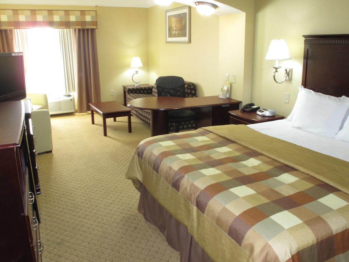 La Quinta Inn & Suites Fultondale Buitenkant foto